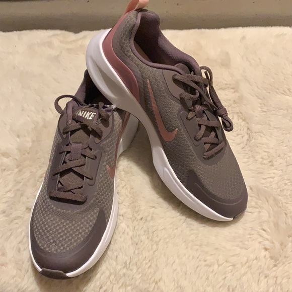 Nike - Picture 2 of 6